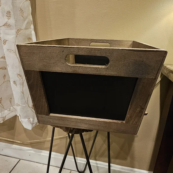 Ashland Brown Basket Accent with Modern Design - Picture 2 of 6